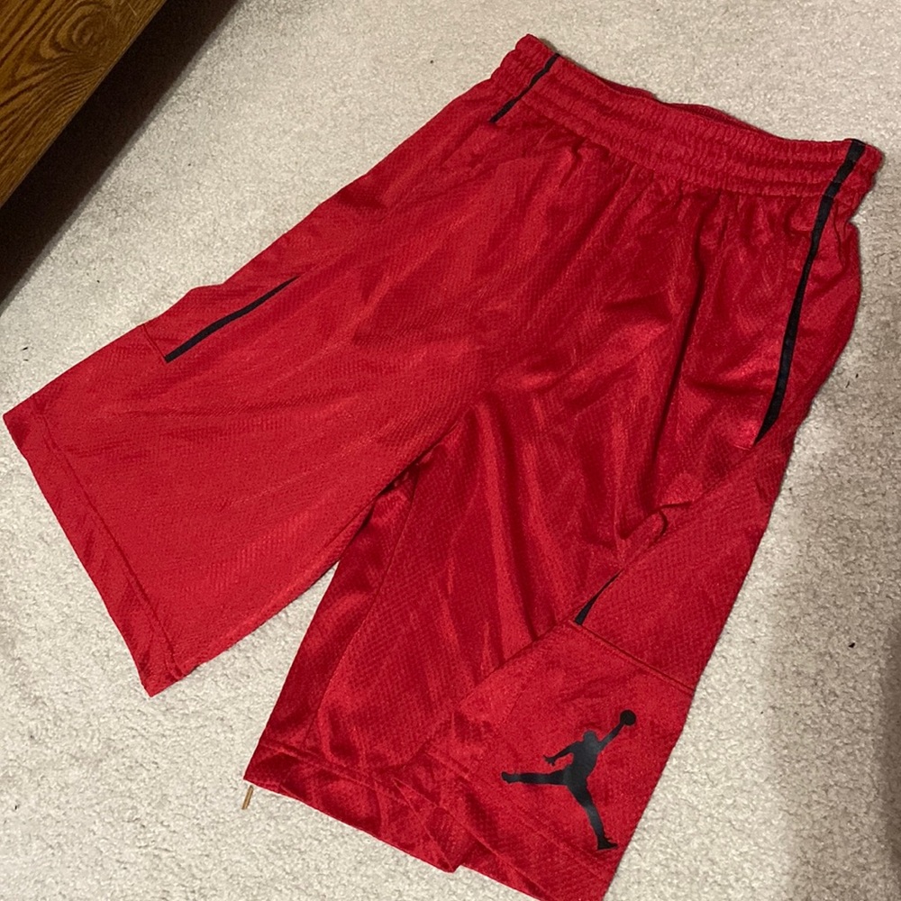 Men’s L Jordan athletic shorts